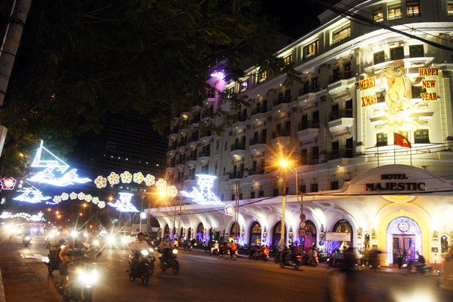 Sài Gòn rực rỡ đón năm 2015 