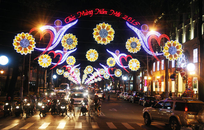 Sài Gòn rực rỡ đón năm 2015 