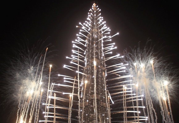 Màn bắn pháo hoa chào 2015 tại tòa nhà cao nhất thế giới Burj Khalifa