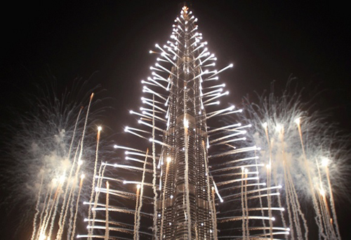 Màn bắn pháo hoa chào 2015 tại tòa nhà cao nhất thế giới Burj Khalifa