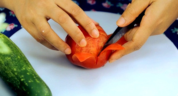 Cách tỉa hoa cà chua xinh