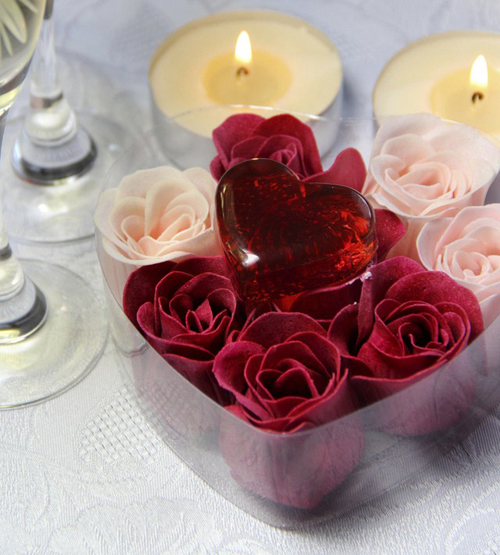 Hoa và nến lãng mạn ngày Valentine