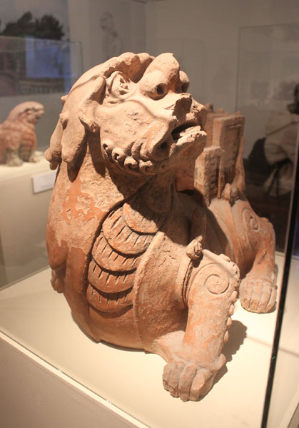 sư tử và nghê trong nghệ thuật điêu khắc cổ Việt Nam.