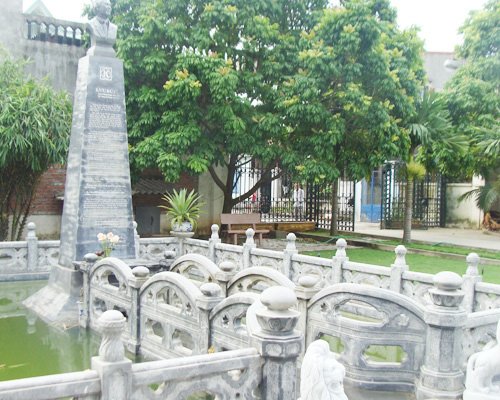 ngôi mộ tiền tỉ trên đất Huế