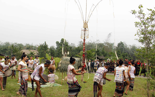 Lễ hội cúng thần lúa của người Mạ