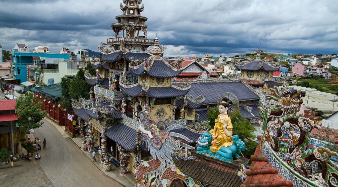 Chùa Linh Phước – chùa Ve Chai